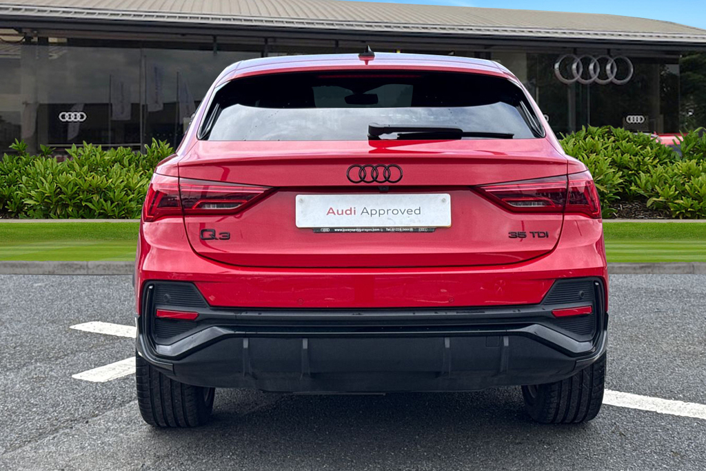 Audi Q3 Black Edition 35 Tdi 150 Ps S Tronic Red #4