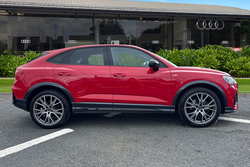 Audi Q3 Black Edition 35 Tdi 150 Ps S Tronic Red #3