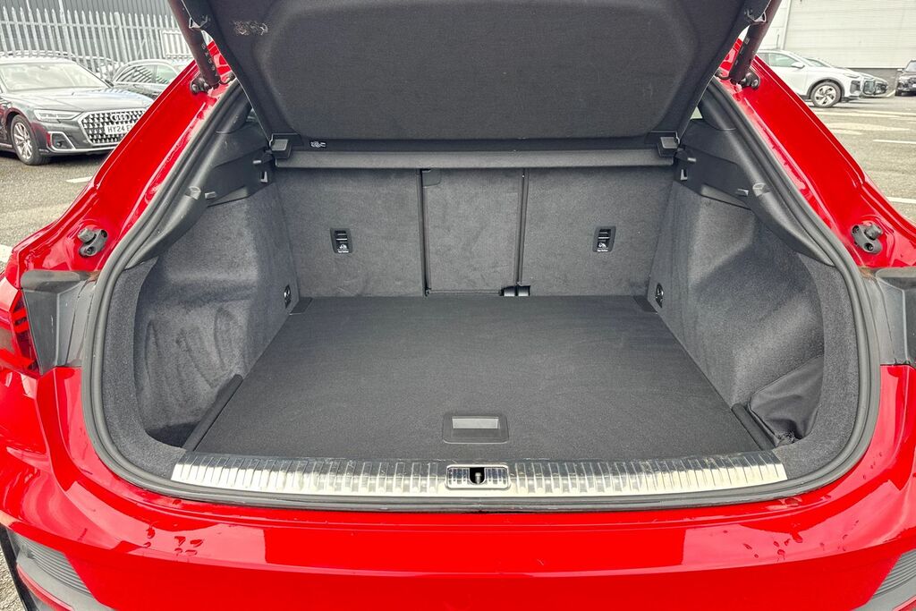 Audi Q3 Black Edition 35 Tdi 150 Ps S Tronic Red #6