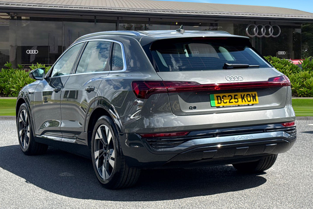 Audi Q8 e tron Sportback S Line 50 E-tron Quattro 250,00 Kw Black #2