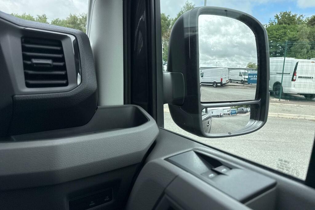 Volkswagen Crafter Cr35 Mwb Fwd 2.0 Tdi 140Ps Commerce Plus High Roof #17