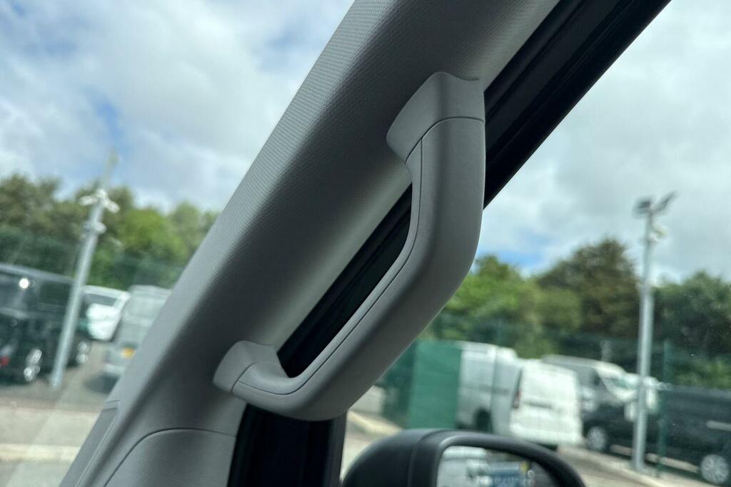 Volkswagen Crafter Cr35 Mwb Fwd 2.0 Tdi 140Ps Commerce Plus High Roof #36