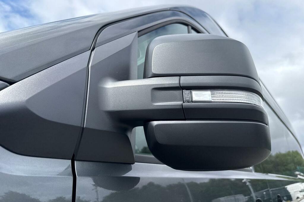 Volkswagen Crafter Cr35 Mwb Fwd 2.0 Tdi 140Ps Commerce Plus High Roof #26