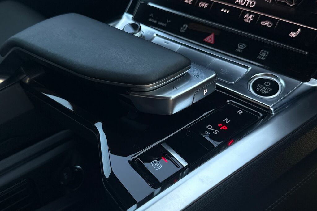 Audi Q8 e tron 250Kw 50 Quattro 95Kwh Black Edition Esta Grey #21