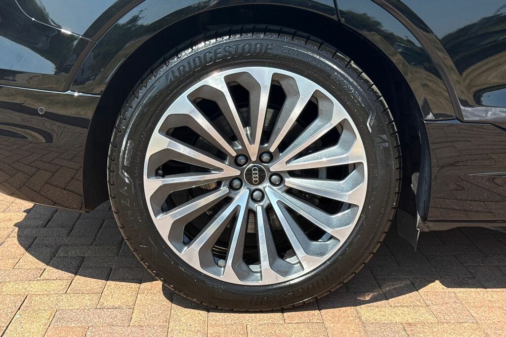 Audi Q8 e tron 250Kw 50 Quattro 95Kwh Black Edition Esta Grey #9