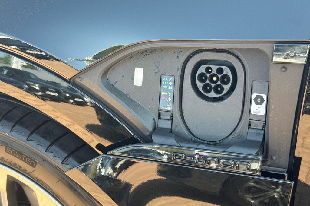 Audi Q8 e tron 250Kw 50 Quattro 95Kwh Black Edition Esta Grey #37