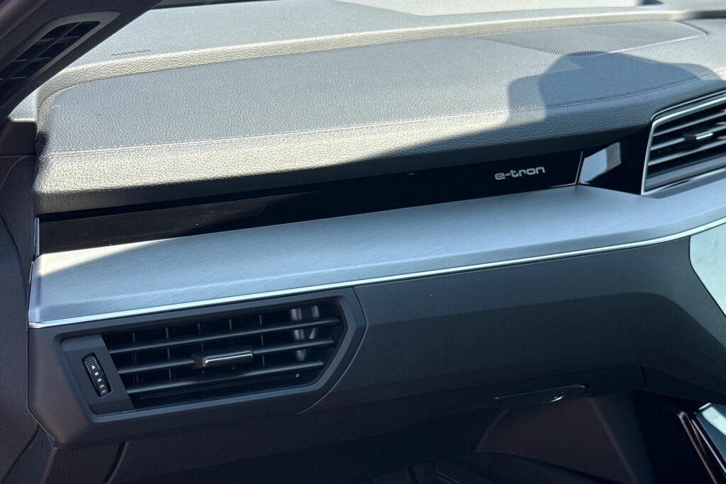 Audi Q8 e tron 250Kw 50 Quattro 95Kwh Black Edition Esta Grey #33