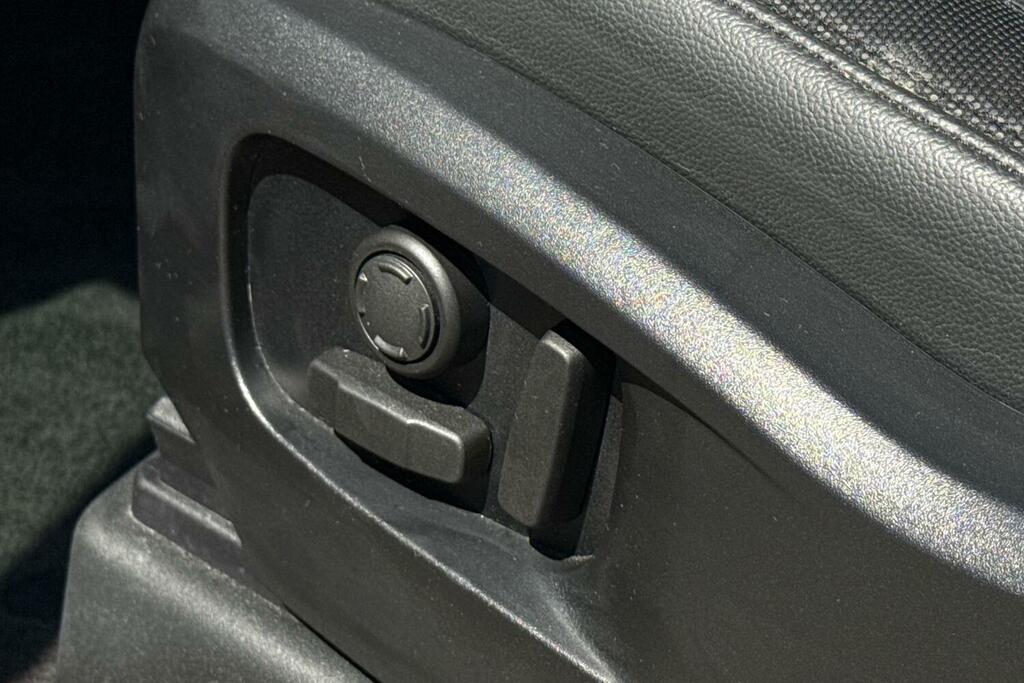 Land Rover Defender 90 2.0 P300 Se 90 6 Seat Estate YK73VLV Black #28