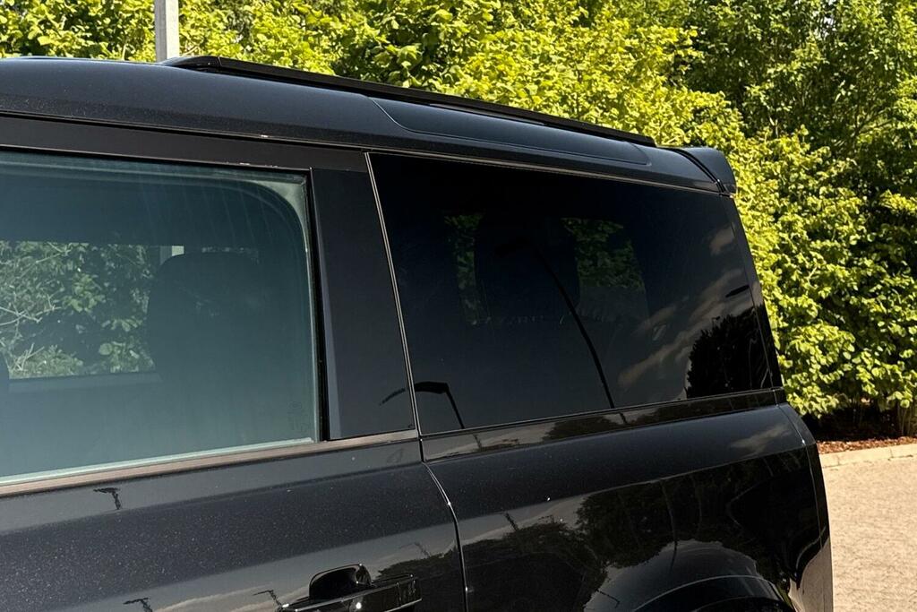 Land Rover Defender 90 2.0 P300 Se 90 6 Seat Estate YK73VLV Black #39