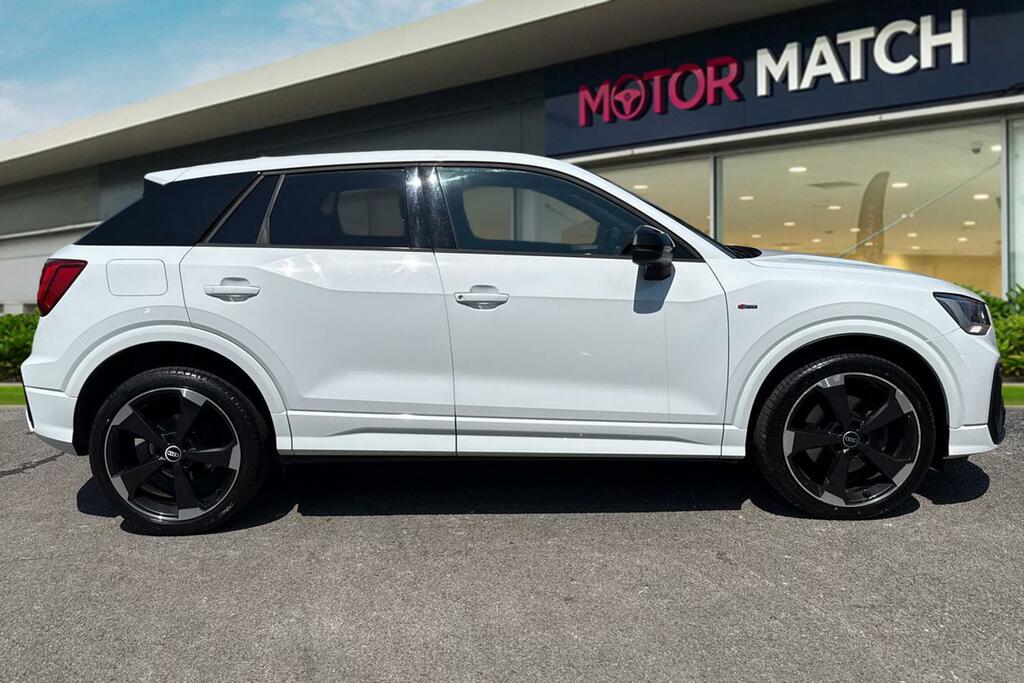 Audi Q2 1.5 Tfsi Cod 35 Black Edition Euro 6 Ss WM70NHN White #3
