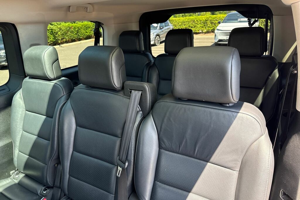Peugeot Traveller 2020 Peugeot Traveller 1.5 Bluehdi Ss Active Grey #25