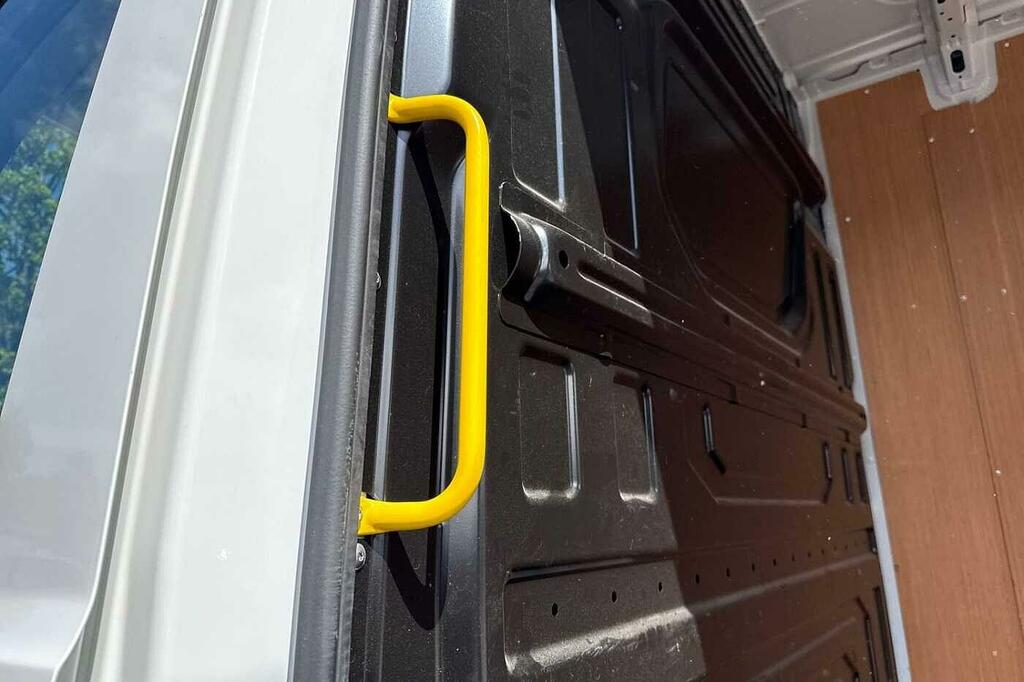Volkswagen Crafter Cr35 Mwb Fwd 2.0 Tdi 140Ps Commerce Plus High Roof White #28