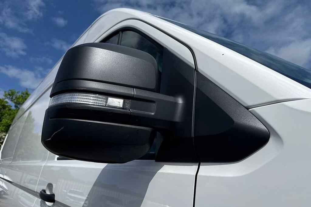 Volkswagen Crafter Cr35 Mwb Fwd 2.0 Tdi 140Ps Commerce Plus High Roof White #24