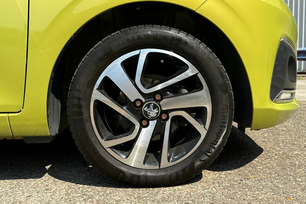 Peugeot 108 Peugeot 108 1.0 Allure Hatchback Black #9