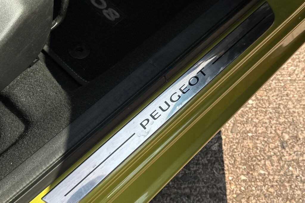 Peugeot 108 Peugeot 108 1.0 Allure Hatchback Black #27