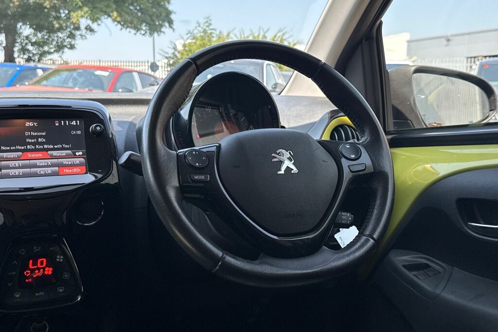 Peugeot 108 Peugeot 108 1.0 Allure Hatchback Black #35
