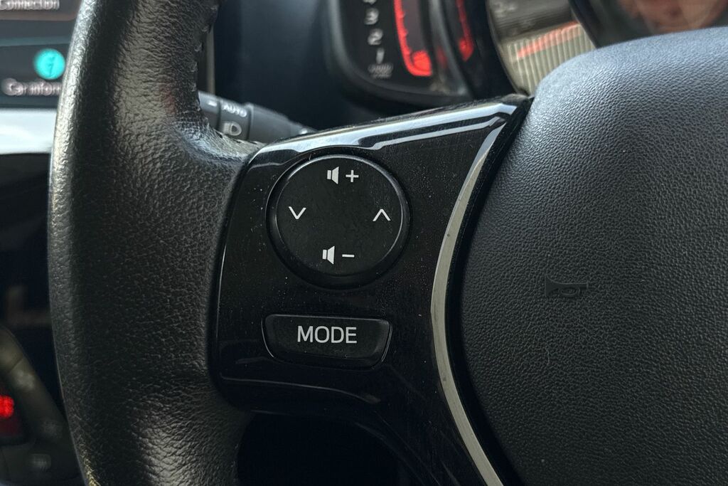 Peugeot 108 Peugeot 108 1.0 Allure Hatchback Black #40