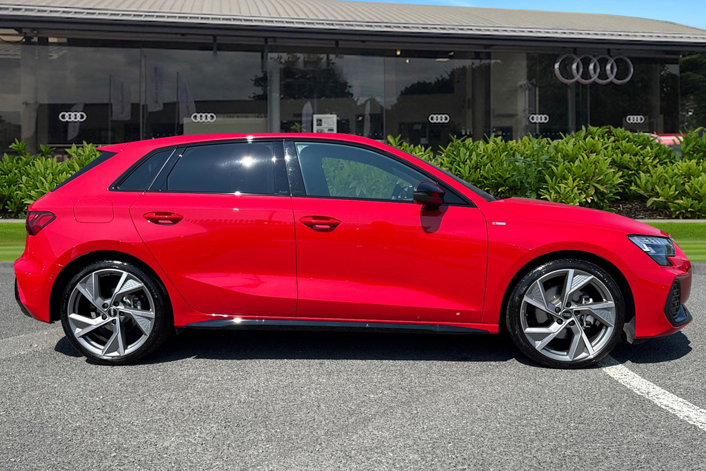 Audi A3 Black Edition Tfsi 150 Ps S Tronic Red #3