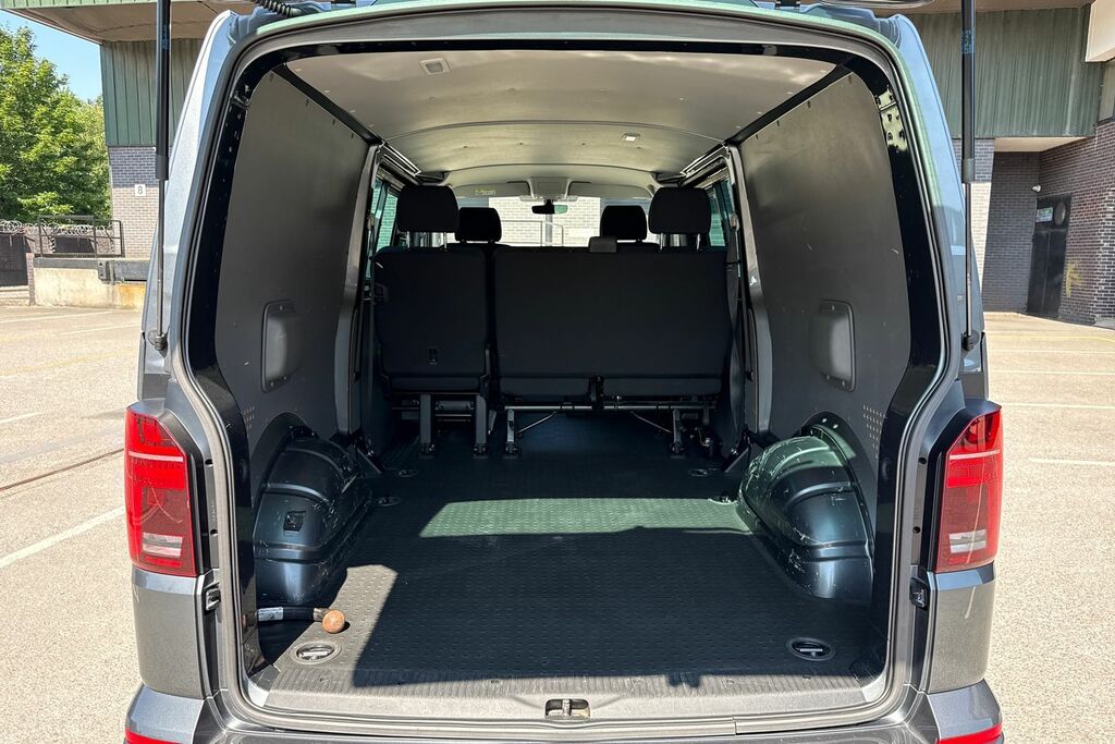 Volkswagen Transporter Kombi Highline Lwb 150Ps 2.0Tdi 7Sp Dsg Grey #6