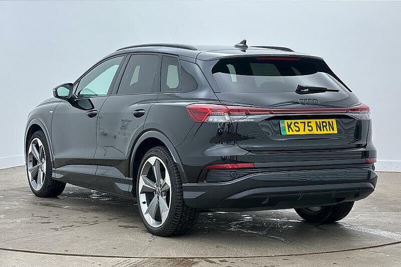 Audi Q4 E Tron Q4 Black Edition 45 E-tron 210,00 Kw KS75NRN Black #2