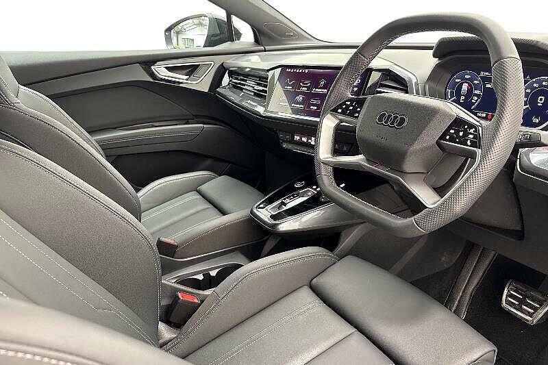 Audi Q4 E Tron Q4 Black Edition 45 E-tron 210,00 Kw KS75NRN Black #4