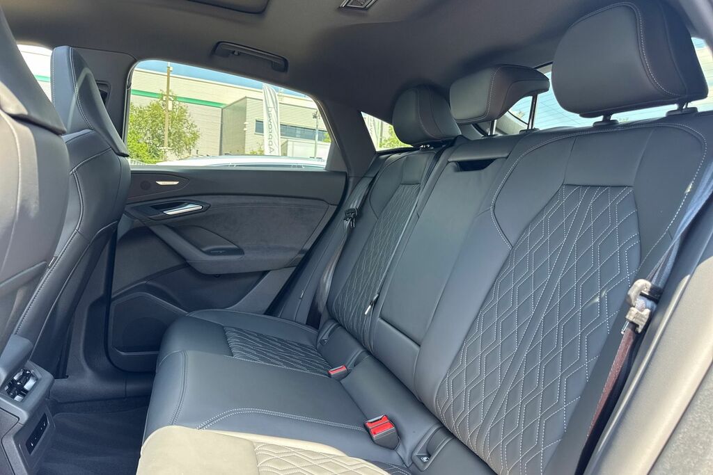 Audi SQ6 E-Tron Sq6 Sportback Edition 1 E-tron 360,00 Kw Blue #18