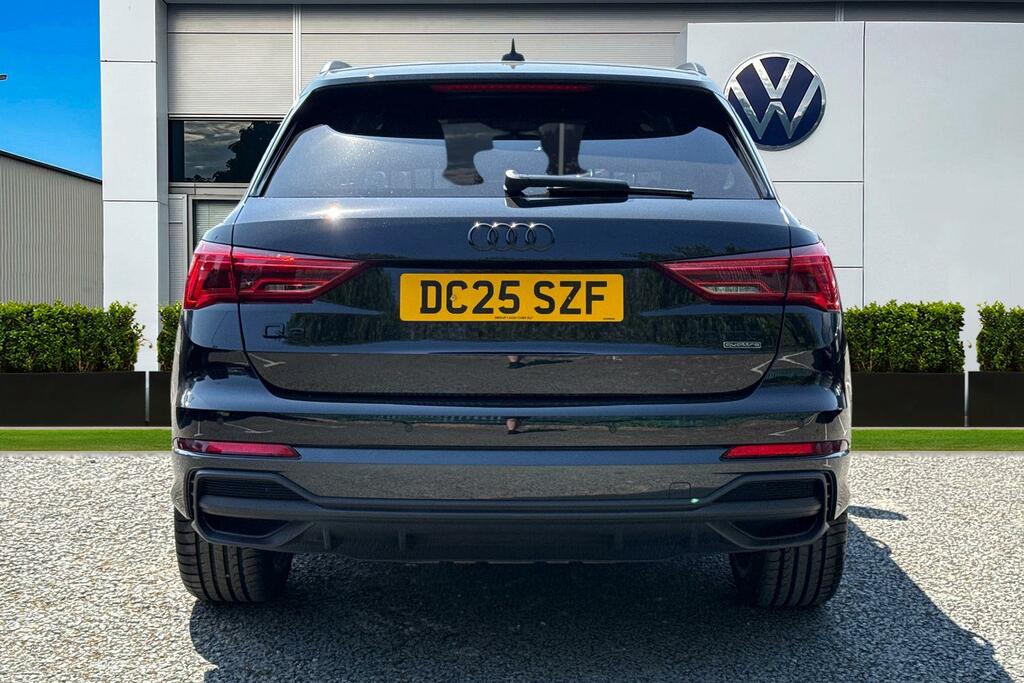 Audi Q3 2.0 Tfsi 40 Black Edition S Tronic Quattro Euro 6 Black #4