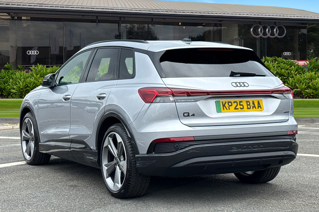 Audi Q4 E Tron Q4 Black Edition 55 E-tron Quattro 250,00 Kw KP25BAA Silver #2