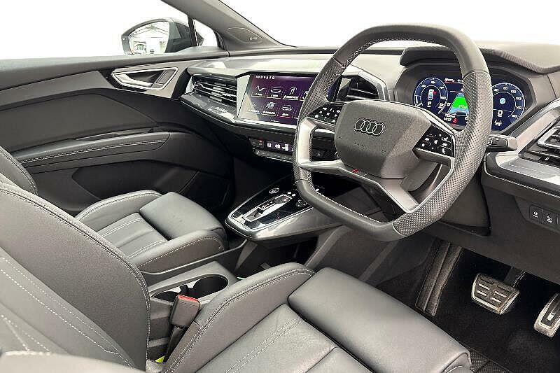 Audi Q4 E Tron Q4 Black Edition 55 E-tron Quattro 250,00 Kw Silver #5