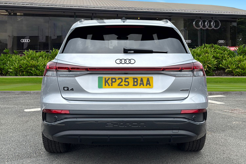 Audi Q4 E Tron Q4 Black Edition 55 E-tron Quattro 250,00 Kw KP25BAA Silver #4