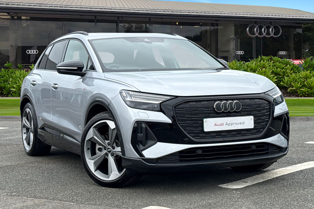 Audi Q4 E Tron Q4 Black Edition 55 E-tron Quattro 250,00 Kw Silver
