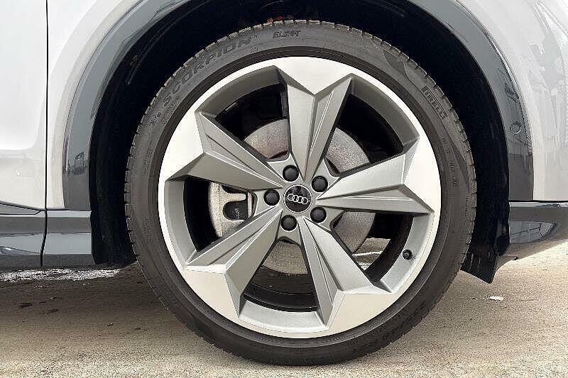 Audi Q4 E Tron Q4 Black Edition 55 E-tron Quattro 250,00 Kw Silver #4