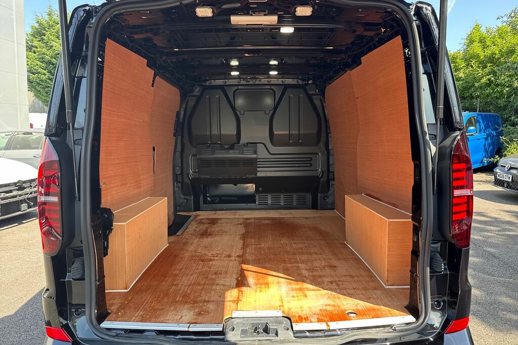 Volkswagen Transporter Commerce Plus White #9