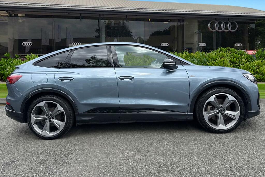 Audi Q4 E Tron Q4 Sportback Black Edition 45 E-tron Quattro 210,0 RO74VDJ Blue #3