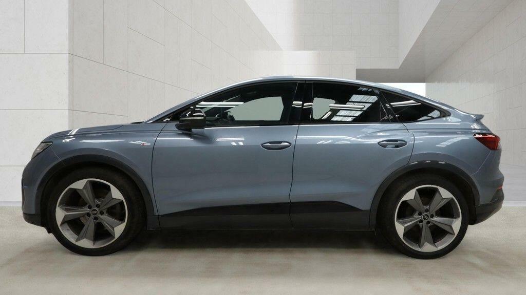 Audi Q4 E Tron 210Kw 45 Quattro 82Kwh Black Edition Blue #6