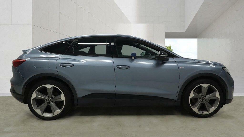 Audi Q4 E Tron 210Kw 45 Quattro 82Kwh Black Edition Blue #5
