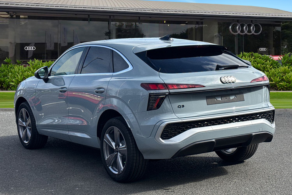 Audi Q3 S Line Tfsi 150 Ps S Tronic Grey #2
