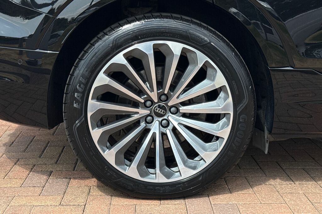 Audi Q8 e tron Sportback S Line 55 E-tron Quattro 300,00 Kw Black #6