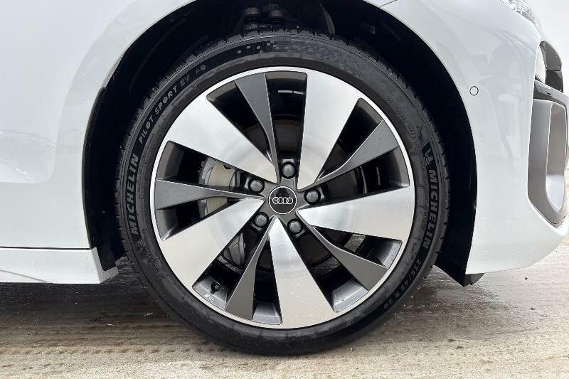 Audi A6 E-tron Avant 100Kwh Performance S Line White #5