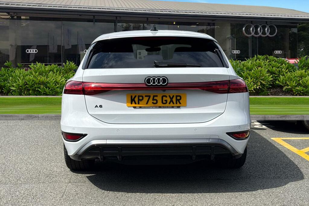 Audi A6 E-tron Avant 100Kwh Performance S Line White #4