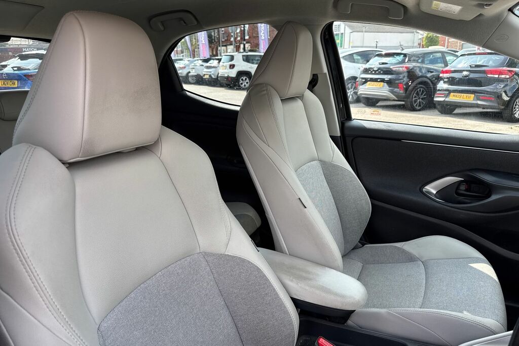 Toyota Yaris Excel White #23