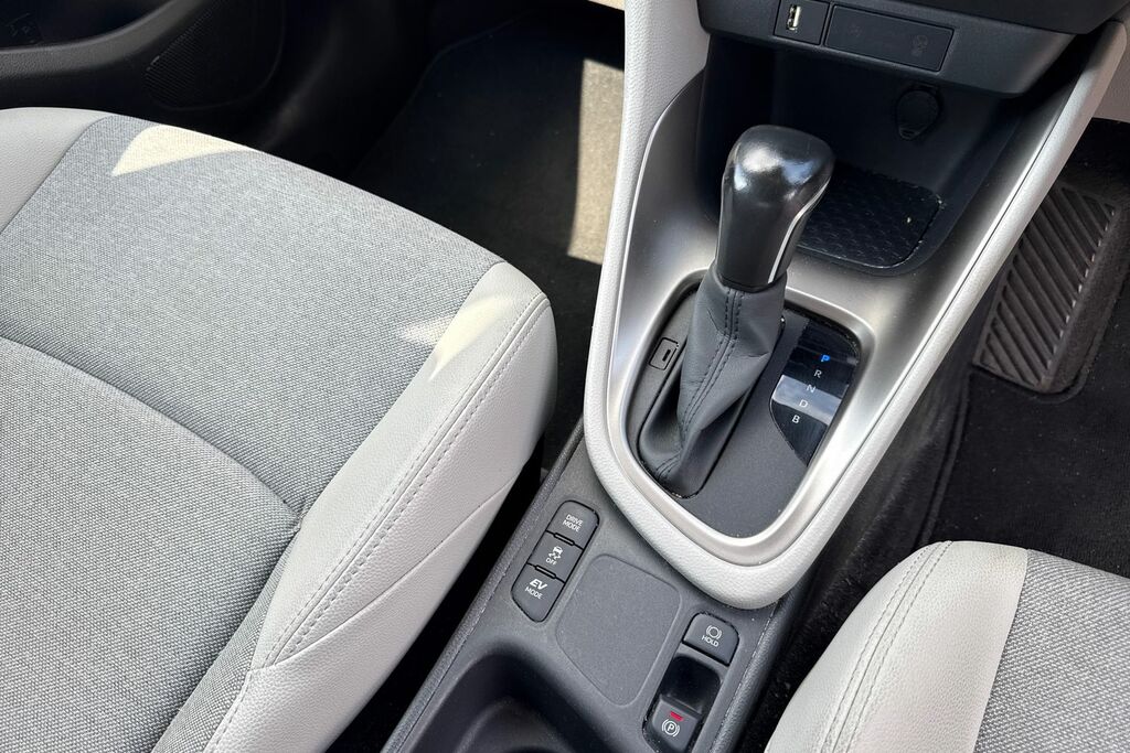 Toyota Yaris Excel White #21