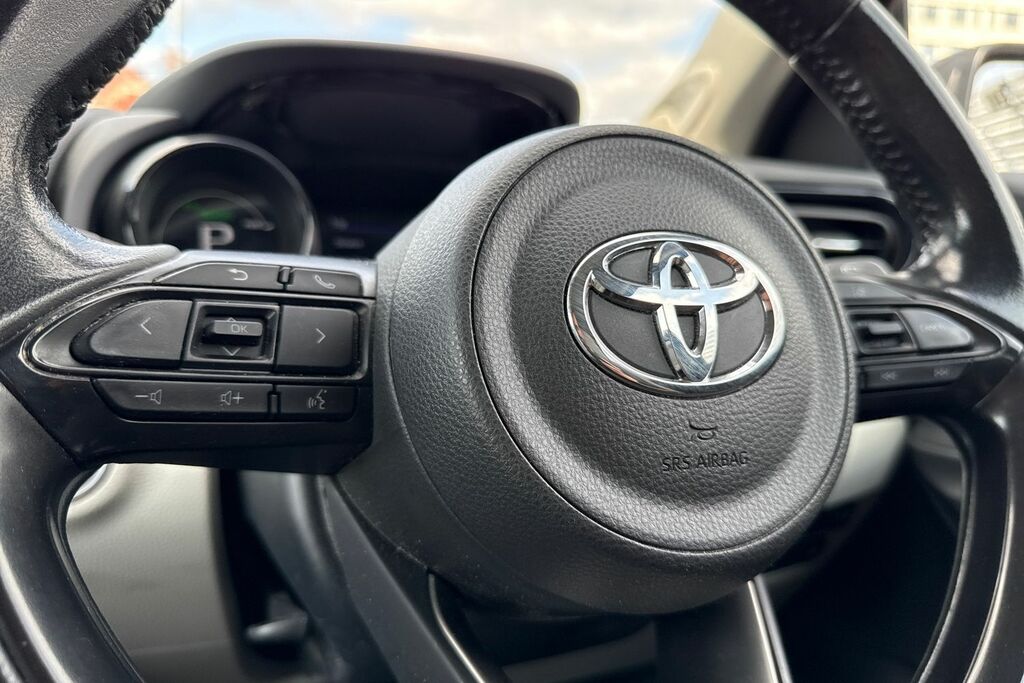 Toyota Yaris Excel White #43