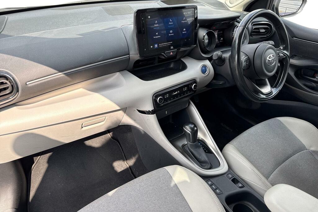 Toyota Yaris Excel White #15