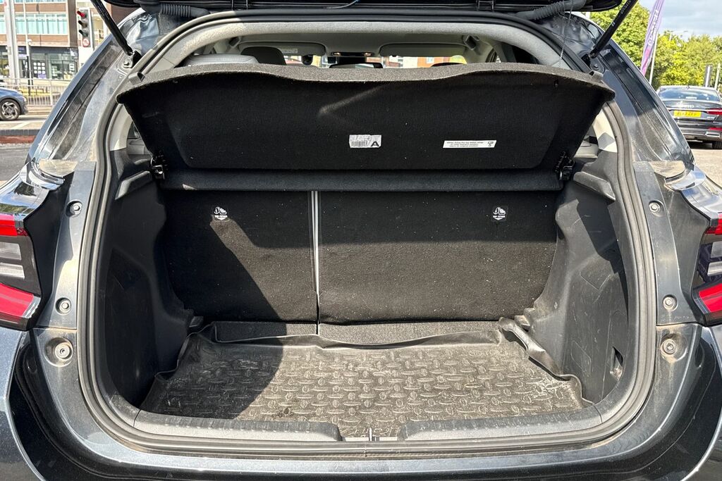 Toyota Yaris Excel White #8