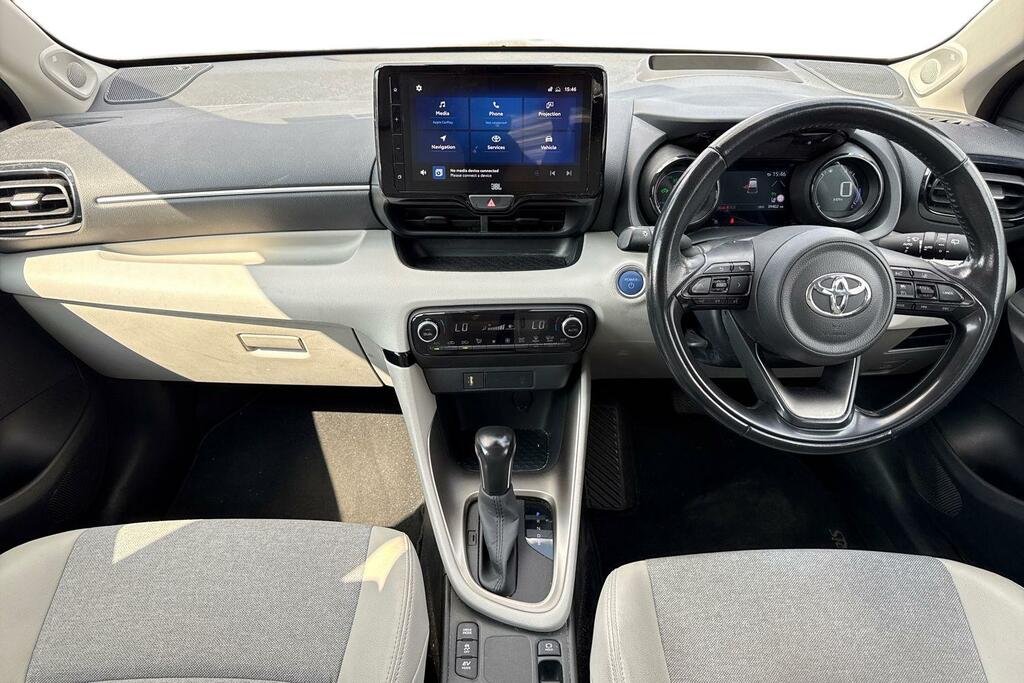 Toyota Yaris Excel White #16