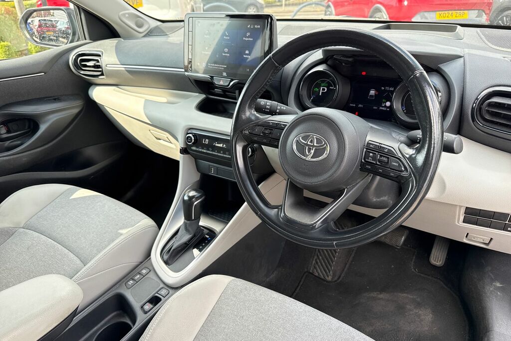 Toyota Yaris Excel White #29