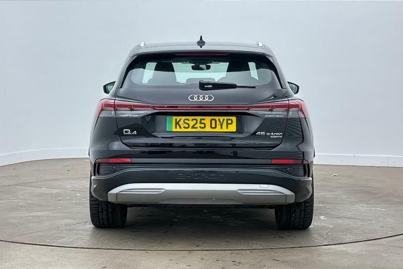 Audi Q4 E Tron Q4 Black Edition 45 E-tron 210,00 Kw White #8