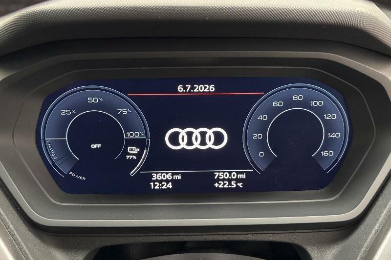 Audi Q4 E Tron Q4 Black Edition 45 E-tron 210,00 Kw White #11
