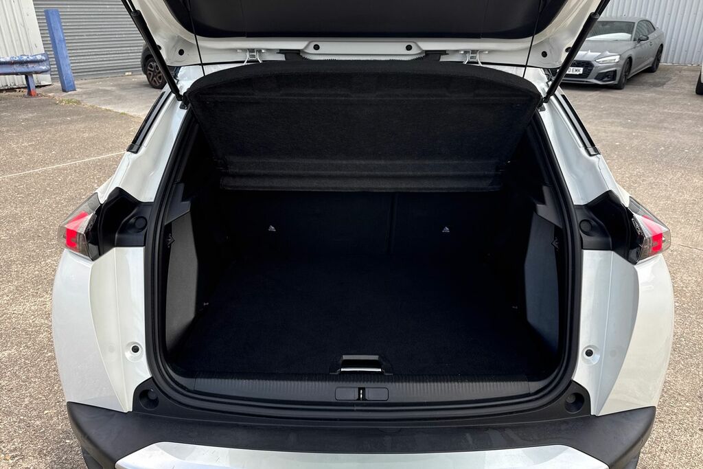 Peugeot e-2008 50Kwh Gt 7Kw Charger White #6